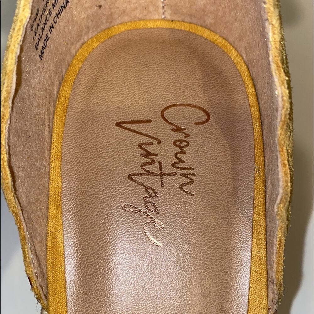 Crown Vintage Sandals - Picture 4 of 11